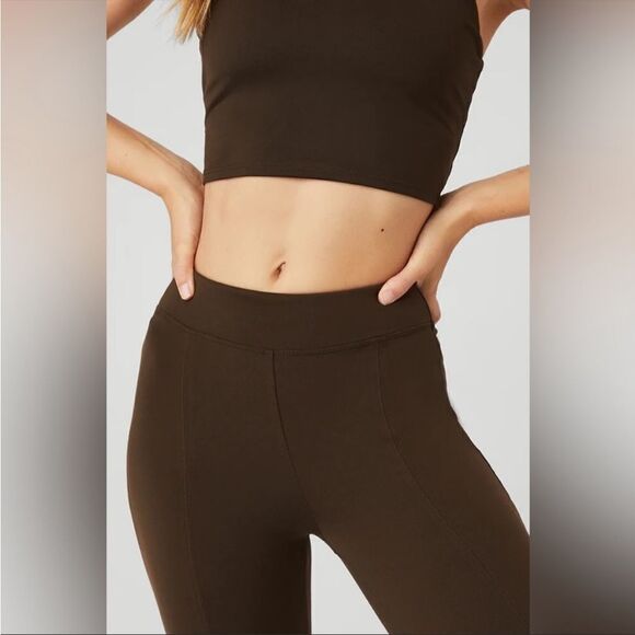 Alo Airbrush High-Waist Flutter Legging - Picture 3 of 9